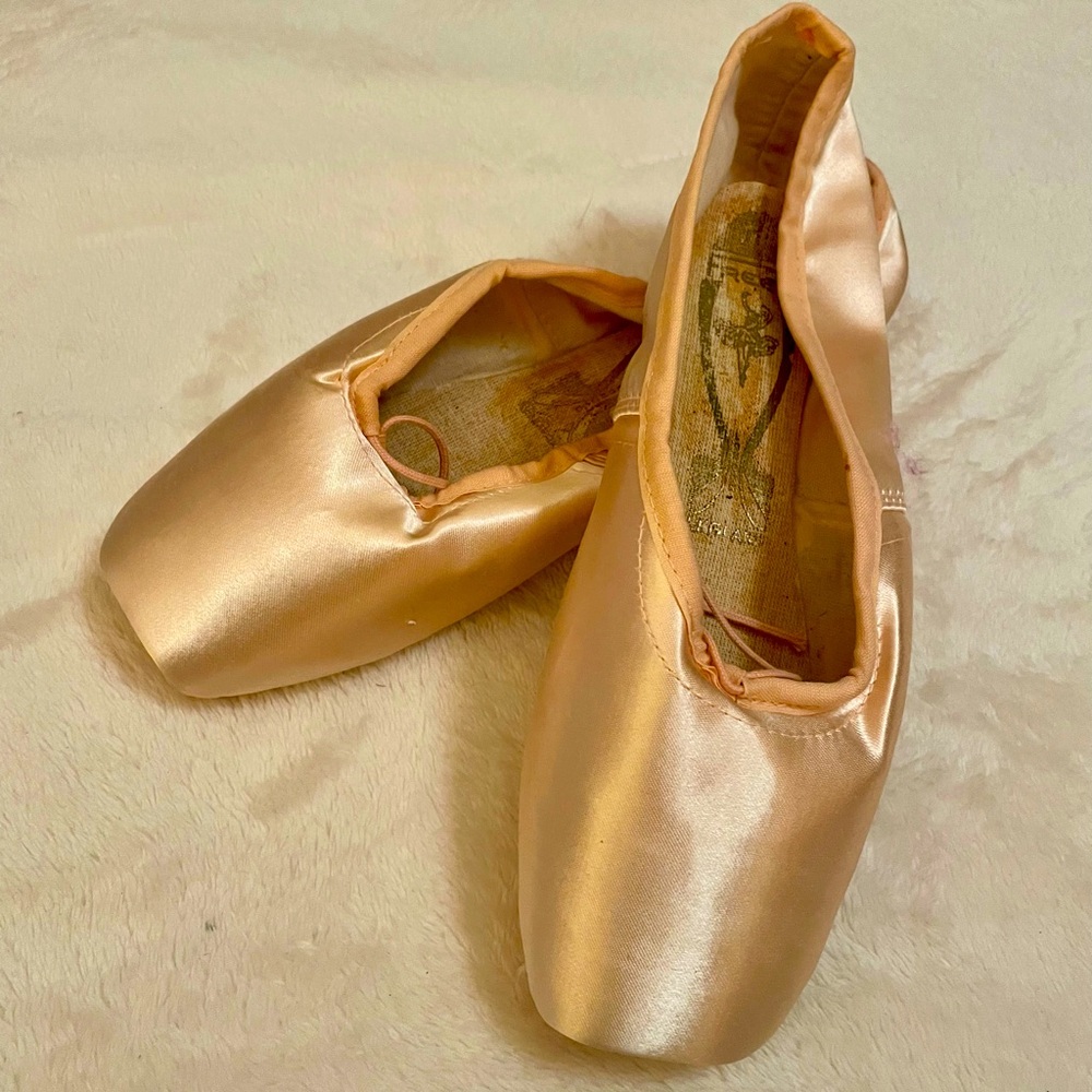 New Pointe Shoes (Freed) size 8  price is per pair of shoes 3 pair available